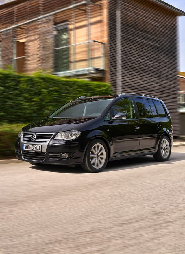 VW Touran Teaser.jpg